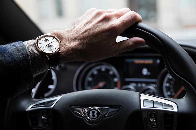 Luxury Report What It S Like To Drive A 250 000 Bentley