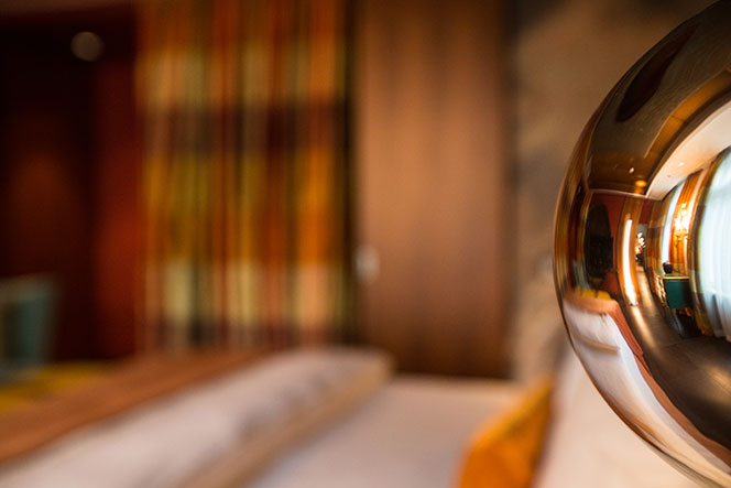 vier-jahreszeiten-hotel-munich-reviews-2015-suit-bedroom-light-fixture