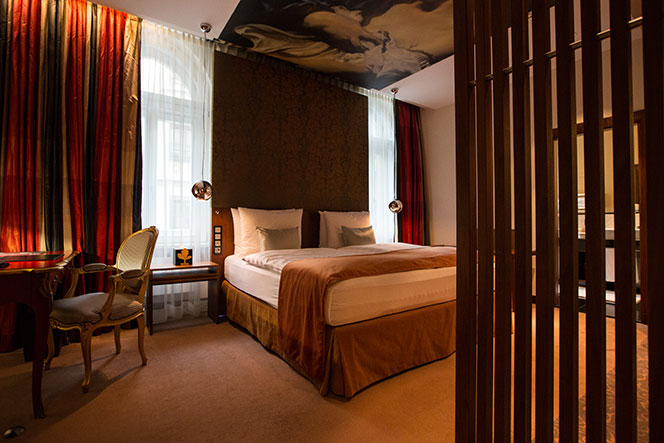vier-jahreszeiten-hotel-munich-reviews-2015-suite-bedroom