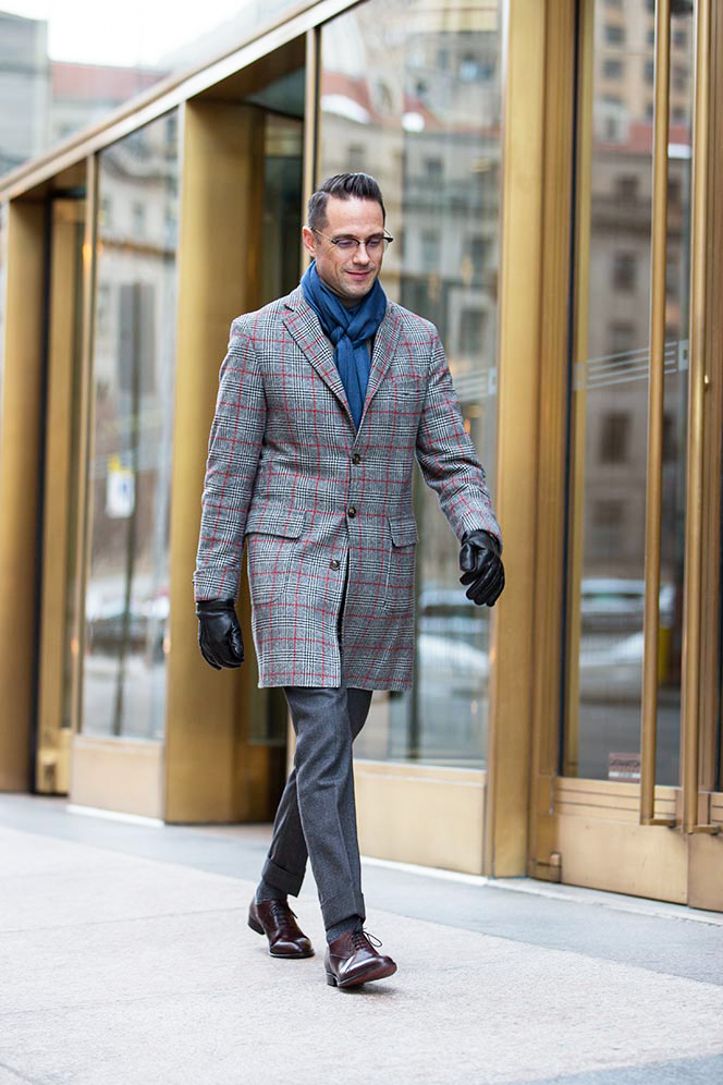 mens-winter-business-outfit-idea-cashmere-scarf-plaid-coat