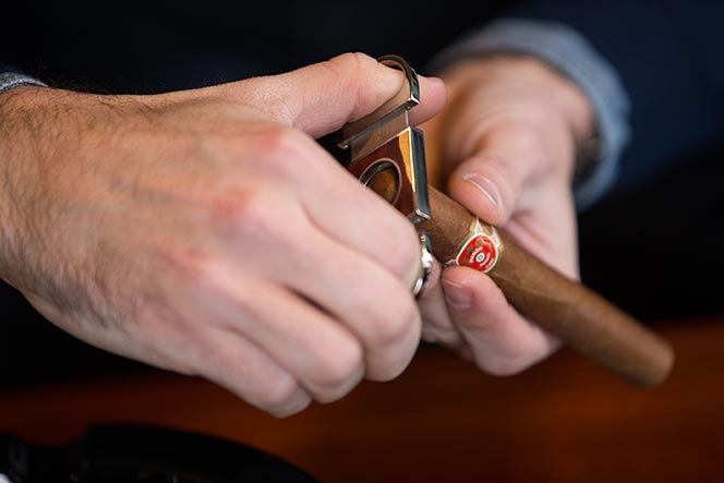cutting-a-corona-shaped-cigar-straight-cut-guillotine-partagas-cuban-habano
