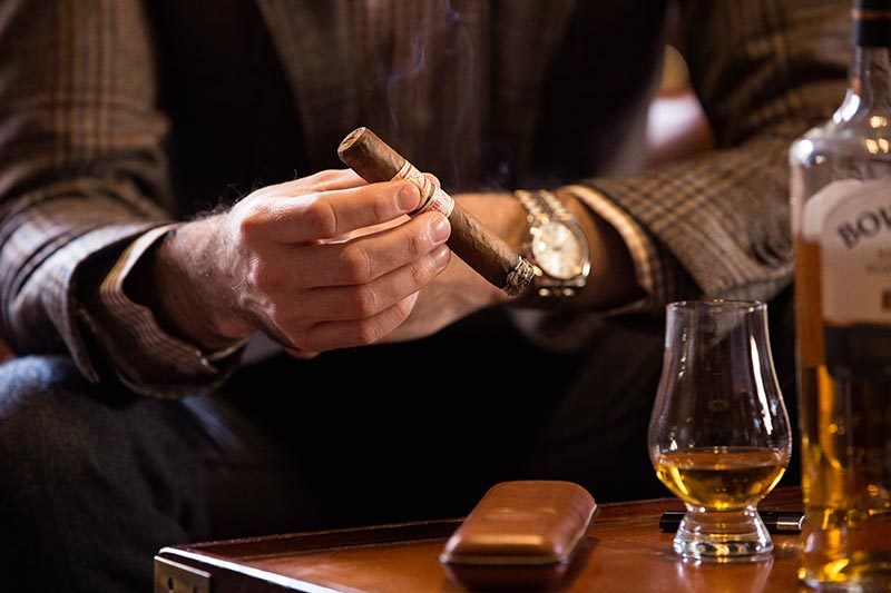 How To Avoid Being "That Guy" At The Cigar Lounge - He Spoke Style