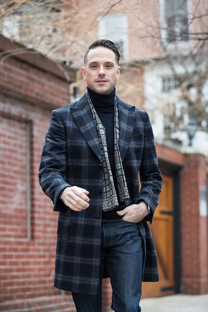 casual-valentines-day-date-outfit-idea-no-red-navy-turtleneck-scarf-plaid-coat-jeans-6