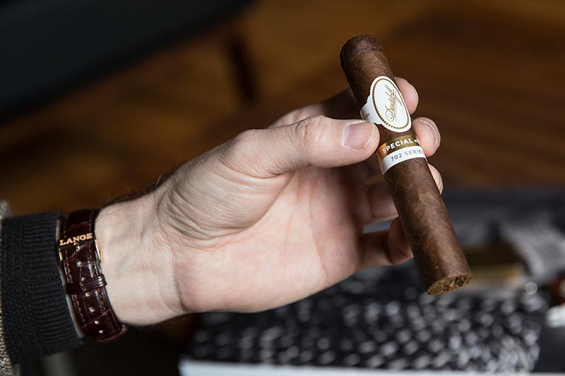 davidoff-702-series-special-r-review-holding-cigar-lange-sohne-watch-rose-gold