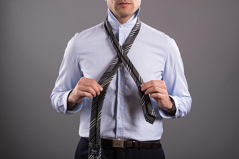 How To Tie A Pratt Knot - He Spoke Style