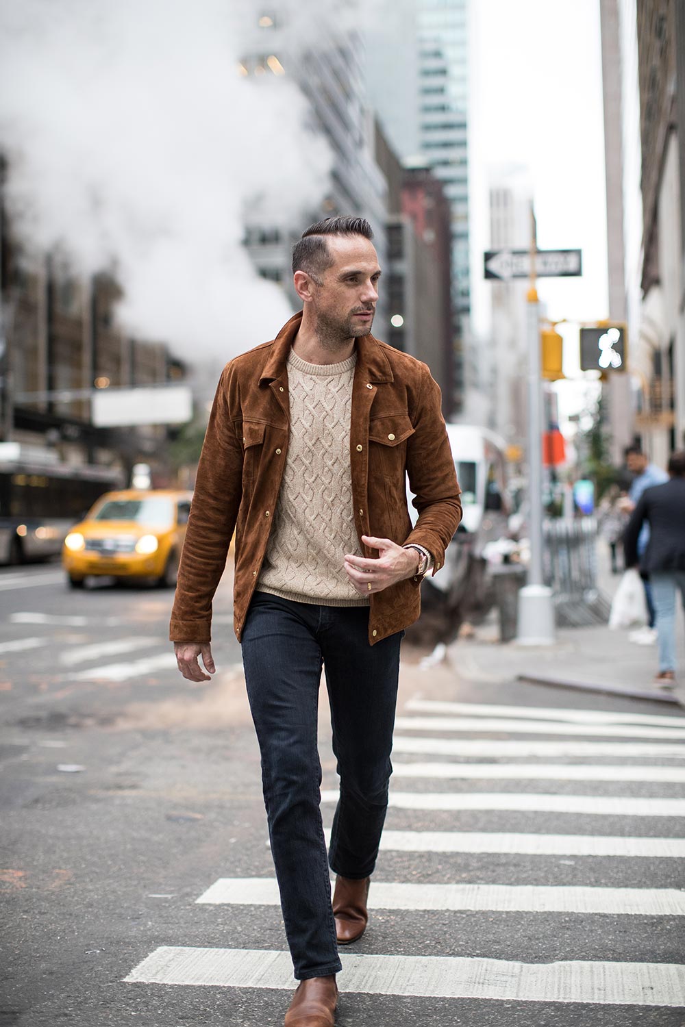 how-to-mix-brown-and-black-jeans-chelsea-boots-suede-trucker-jacket-for-men
