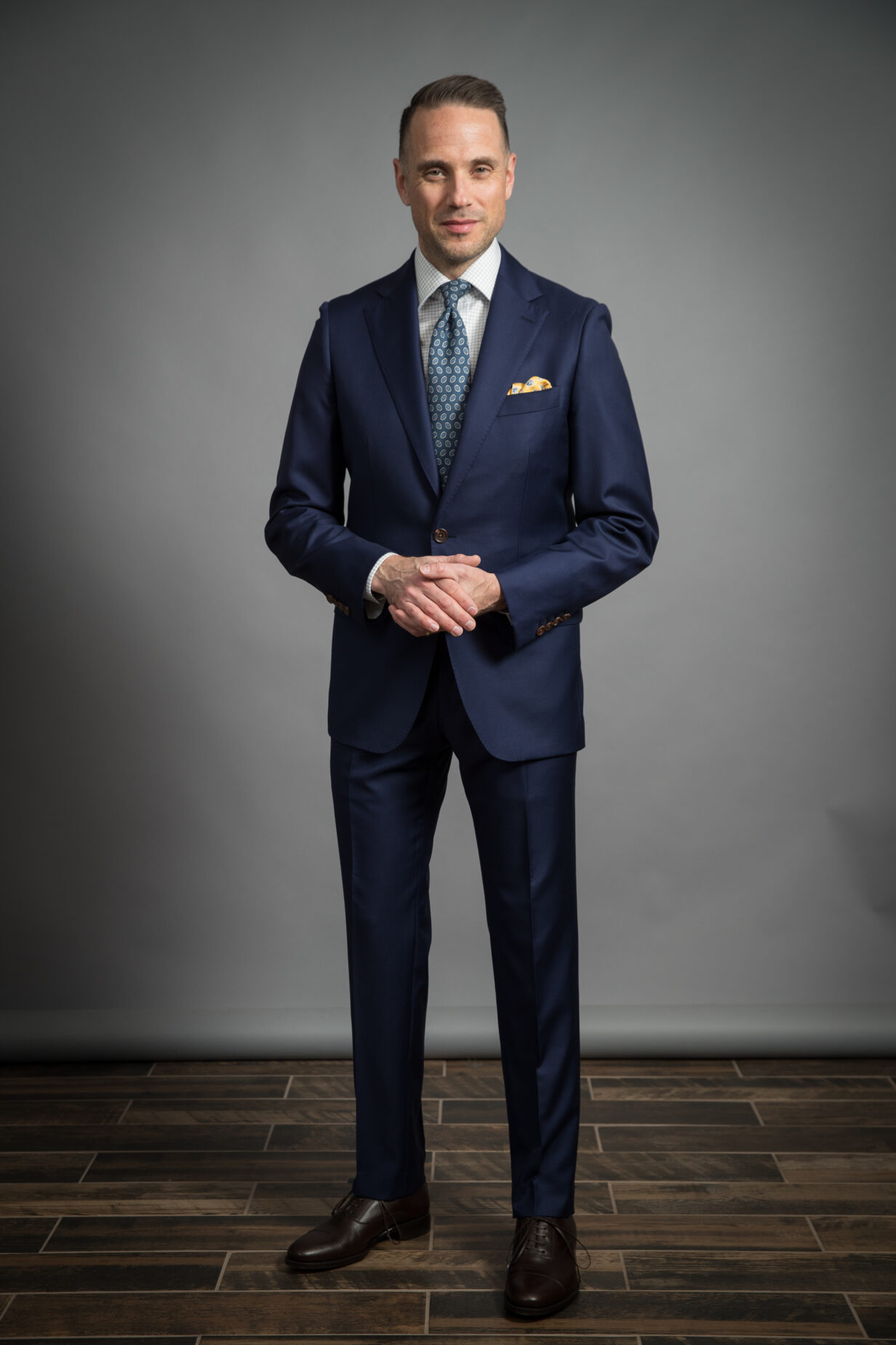 https://hespokestyle.com/wp-content/uploads/2023/10/mens-blue-suit-guide-royal-blue-twill-616x924@2x.jpg